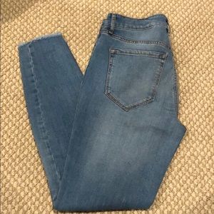 Light wash skinny frayed ankle jeans